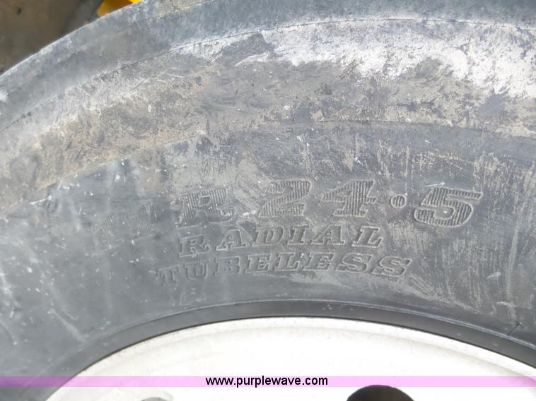 image for item J8968 1984 Volvo Autocar AT64FX semi truck