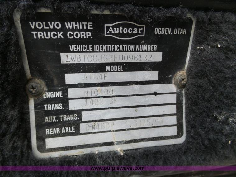 image for item J8968 1984 Volvo Autocar AT64FX semi truck