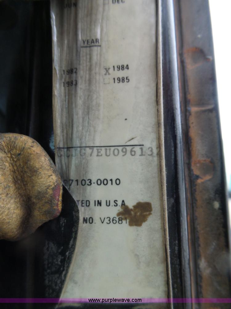 image for item J8968 1984 Volvo Autocar AT64FX semi truck