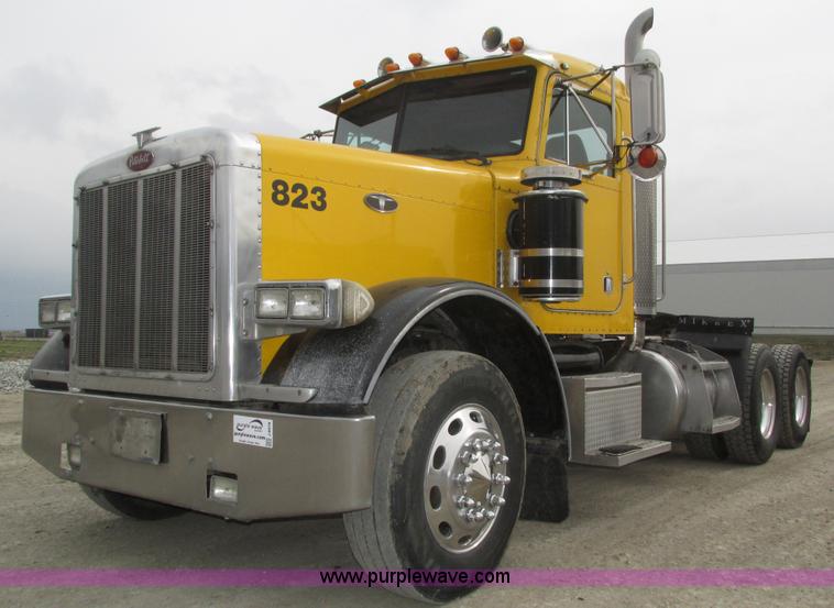 image for item J8978 2003 Peterbilt 379 semi truck