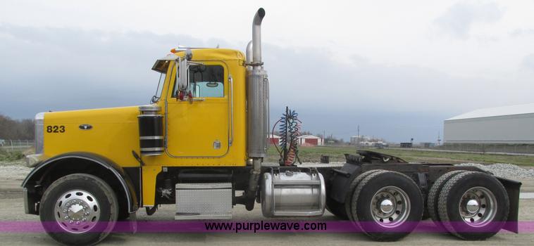 image for item J8978 2003 Peterbilt 379 semi truck