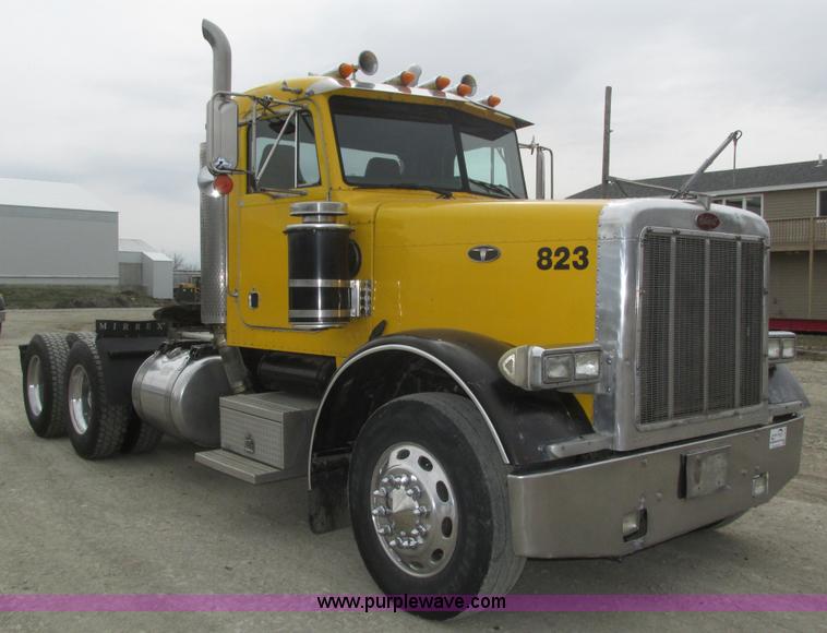 image for item J8978 2003 Peterbilt 379 semi truck