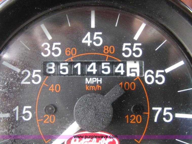 image for item J8978 2003 Peterbilt 379 semi truck