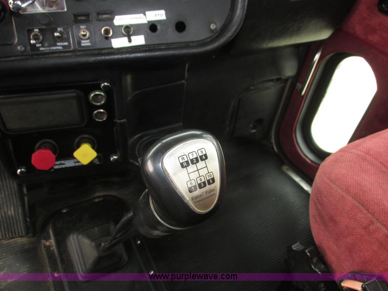 image for item J8978 2003 Peterbilt 379 semi truck