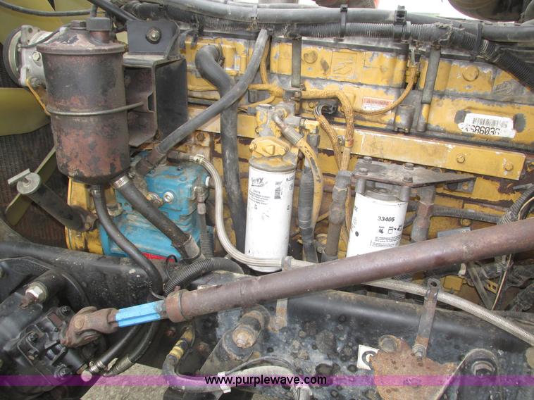 image for item J8978 2003 Peterbilt 379 semi truck