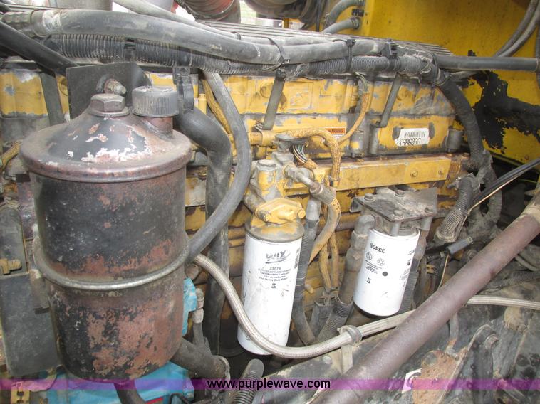 image for item J8978 2003 Peterbilt 379 semi truck