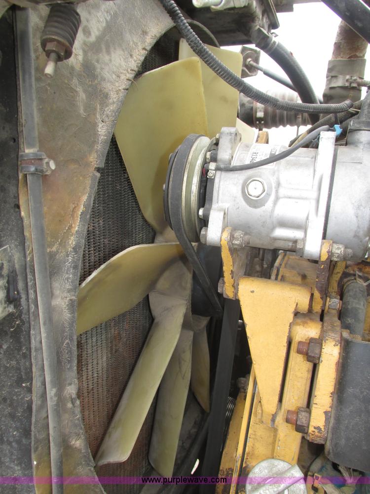 image for item J8978 2003 Peterbilt 379 semi truck