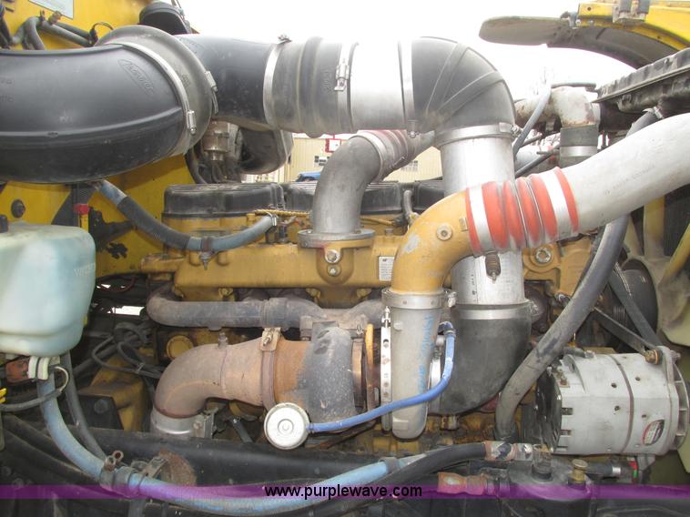 image for item J8978 2003 Peterbilt 379 semi truck