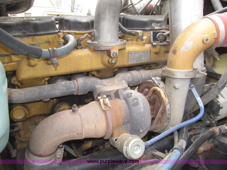 image for item J8978 2003 Peterbilt 379 semi truck