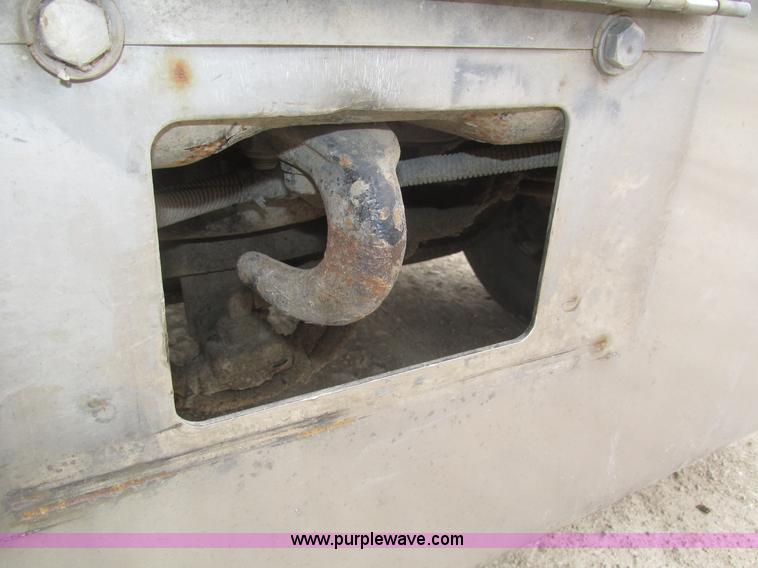 image for item J8978 2003 Peterbilt 379 semi truck