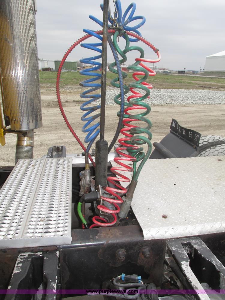 image for item J8978 2003 Peterbilt 379 semi truck