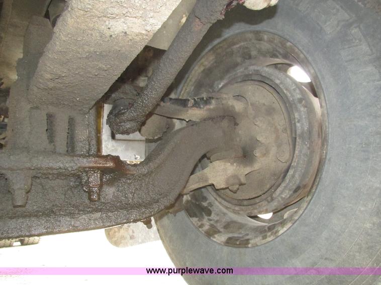 image for item J8978 2003 Peterbilt 379 semi truck