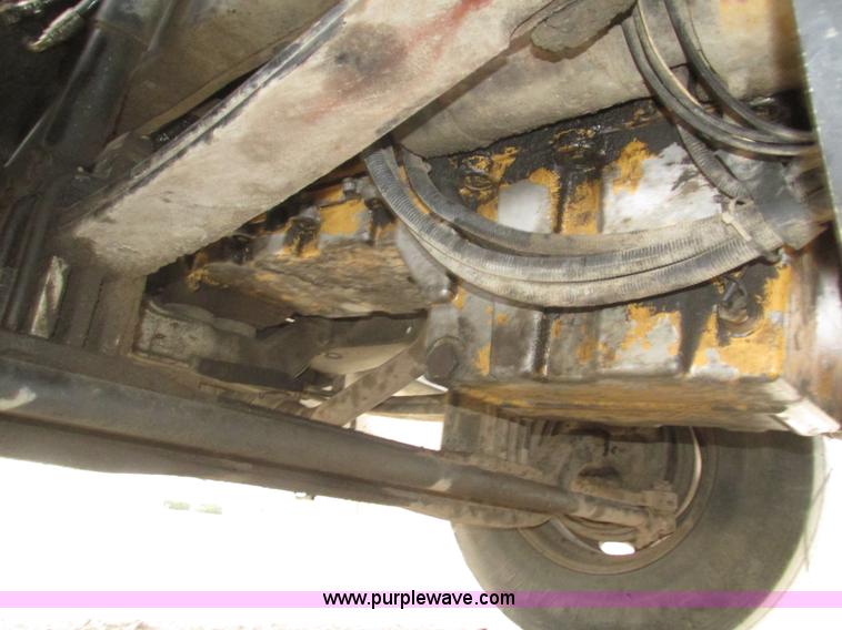 image for item J8978 2003 Peterbilt 379 semi truck