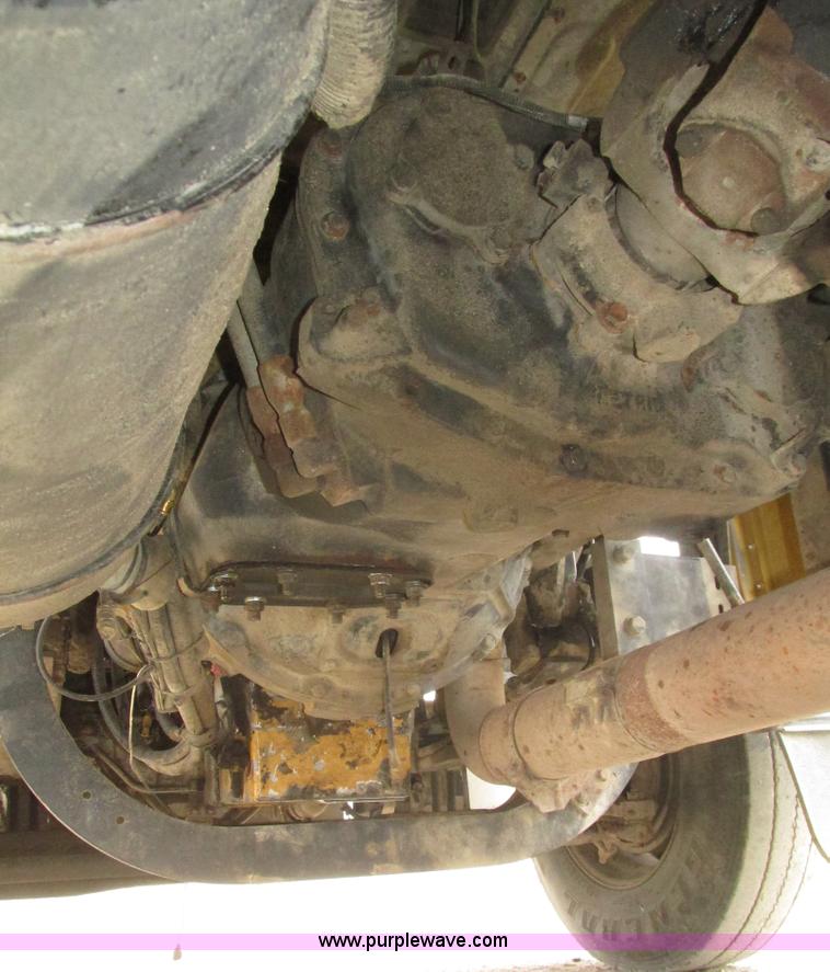 image for item J8978 2003 Peterbilt 379 semi truck