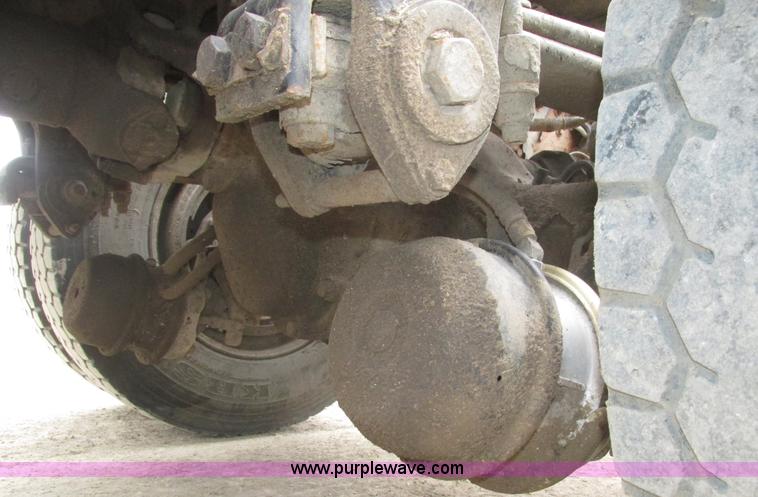 image for item J8978 2003 Peterbilt 379 semi truck