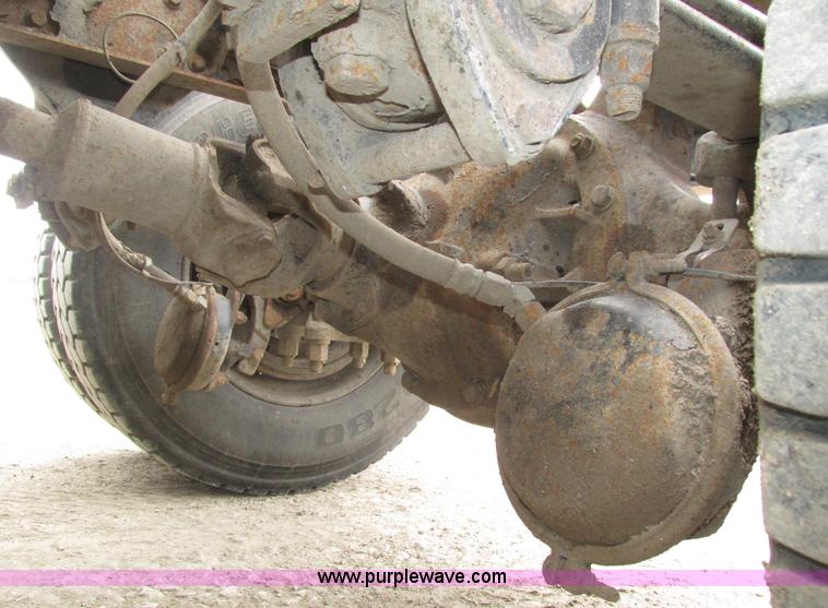 image for item J8978 2003 Peterbilt 379 semi truck