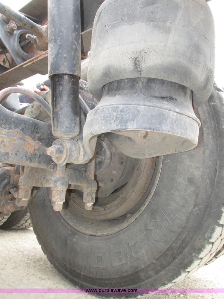 image for item J8978 2003 Peterbilt 379 semi truck