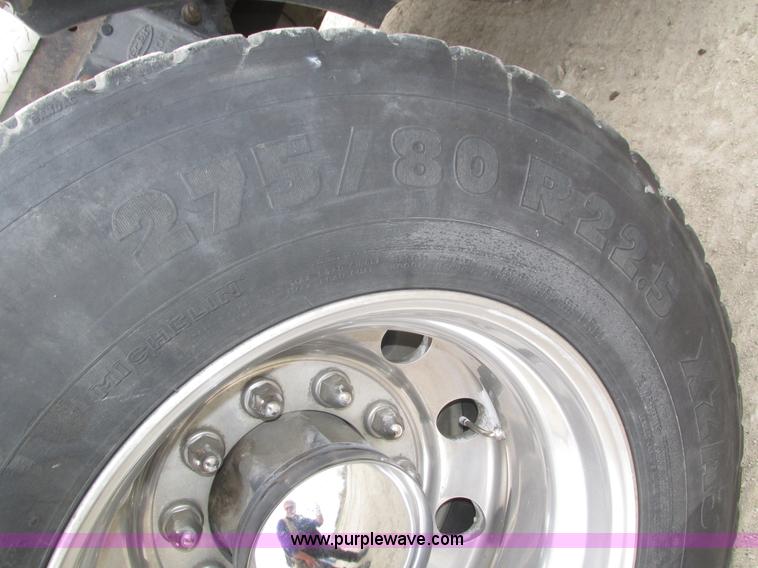 image for item J8978 2003 Peterbilt 379 semi truck