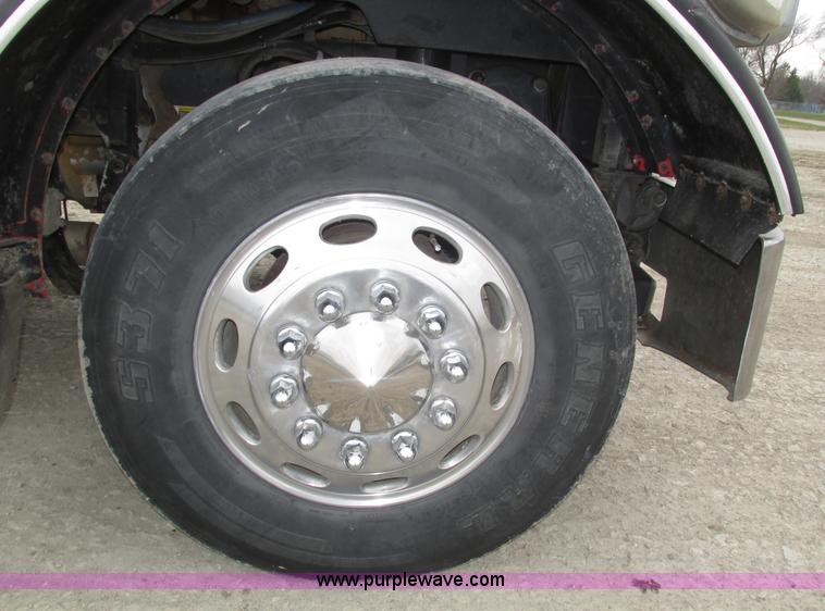 image for item J8978 2003 Peterbilt 379 semi truck