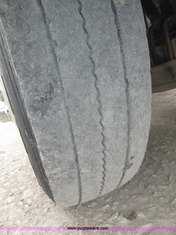 image for item J8978 2003 Peterbilt 379 semi truck