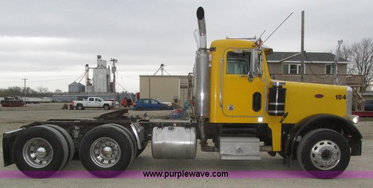 image for item J8979 2002 Peterbilt 379 semi truck