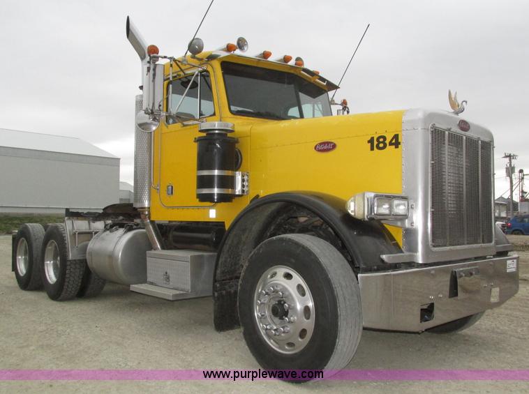 image for item J8979 2002 Peterbilt 379 semi truck