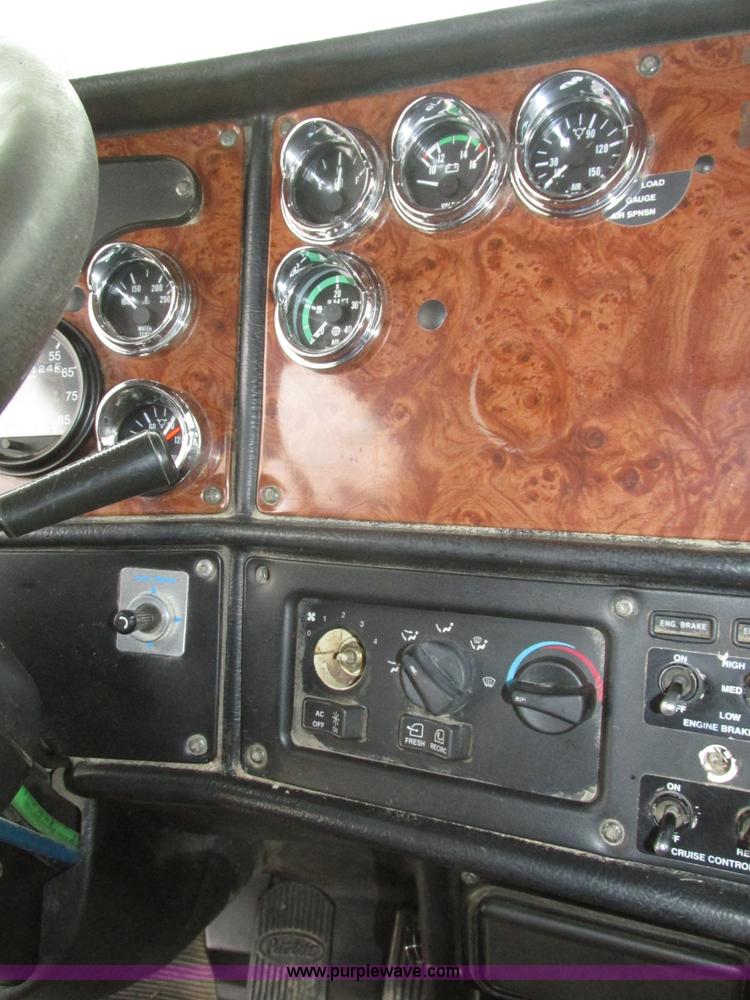 image for item J8979 2002 Peterbilt 379 semi truck