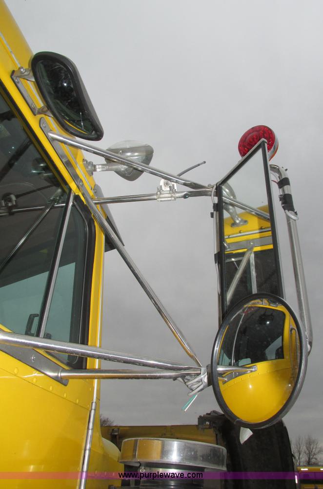 image for item J8979 2002 Peterbilt 379 semi truck