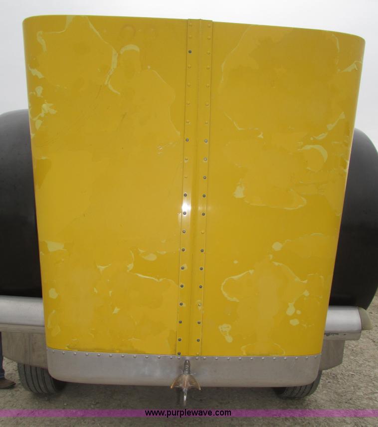 image for item J8979 2002 Peterbilt 379 semi truck