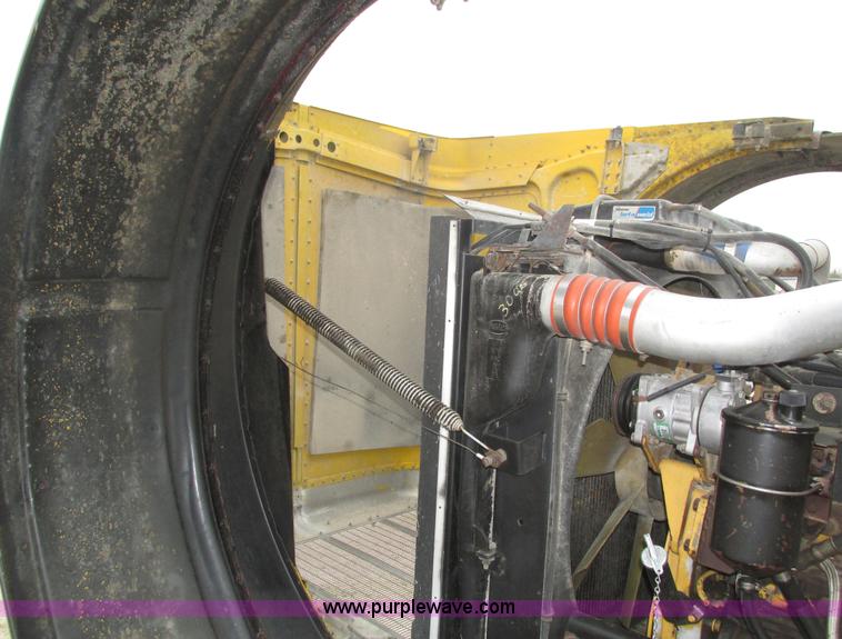 image for item J8979 2002 Peterbilt 379 semi truck