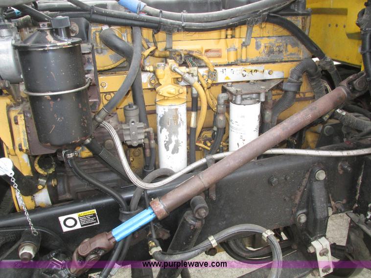 image for item J8979 2002 Peterbilt 379 semi truck