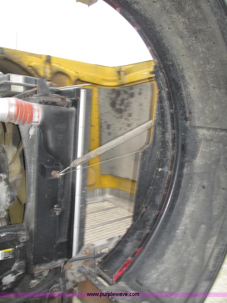 image for item J8979 2002 Peterbilt 379 semi truck