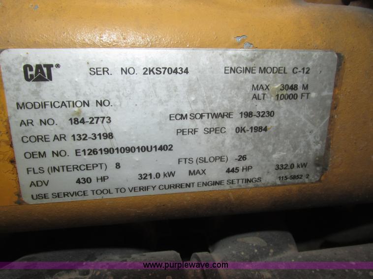 image for item J8979 2002 Peterbilt 379 semi truck