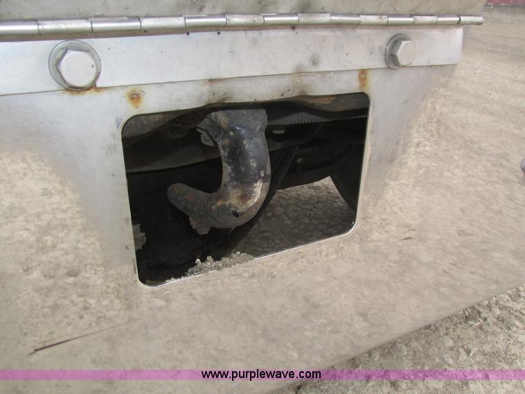 image for item J8979 2002 Peterbilt 379 semi truck