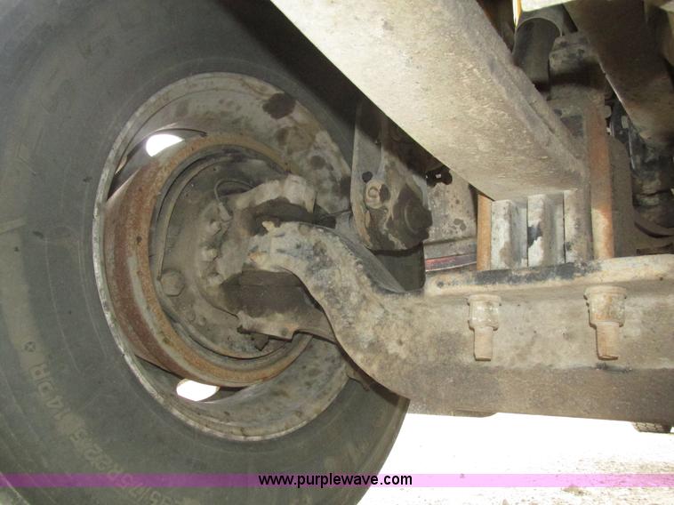 image for item J8979 2002 Peterbilt 379 semi truck