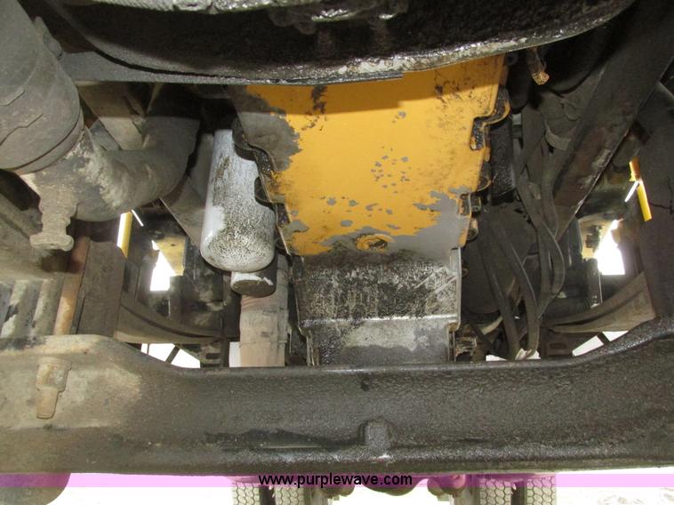 image for item J8979 2002 Peterbilt 379 semi truck