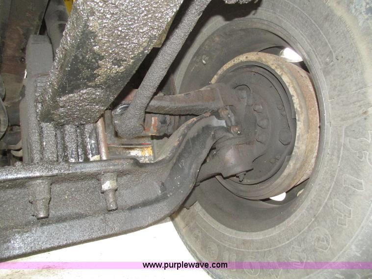 image for item J8979 2002 Peterbilt 379 semi truck