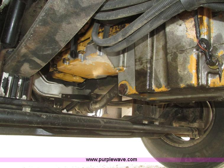 image for item J8979 2002 Peterbilt 379 semi truck