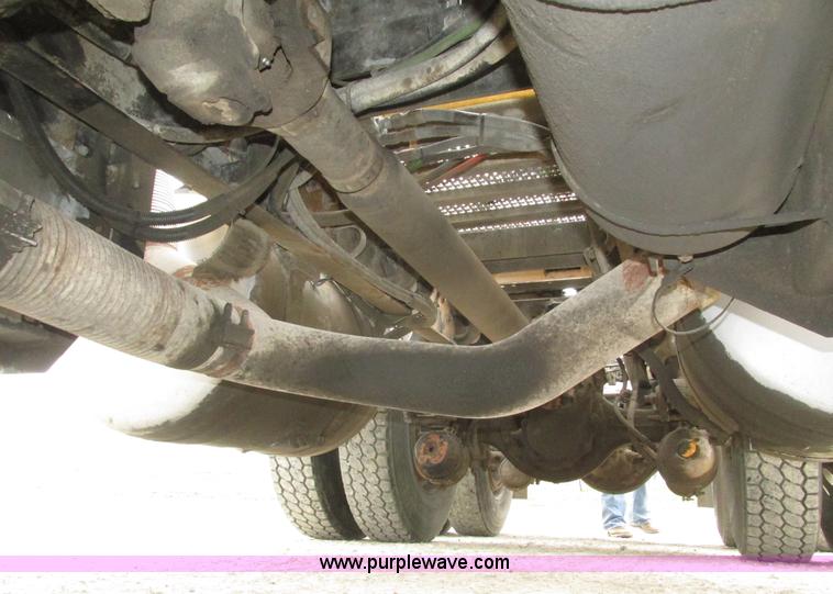 image for item J8979 2002 Peterbilt 379 semi truck