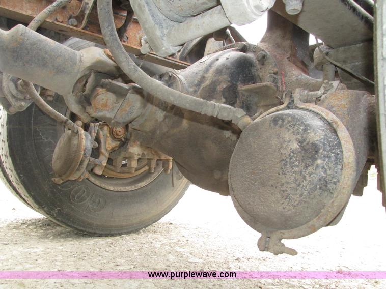 image for item J8979 2002 Peterbilt 379 semi truck