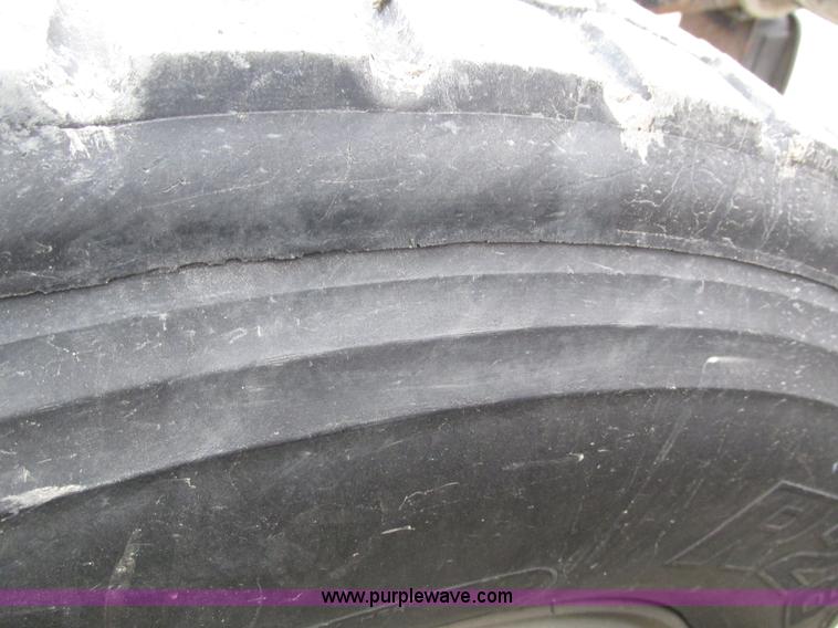 image for item J8979 2002 Peterbilt 379 semi truck