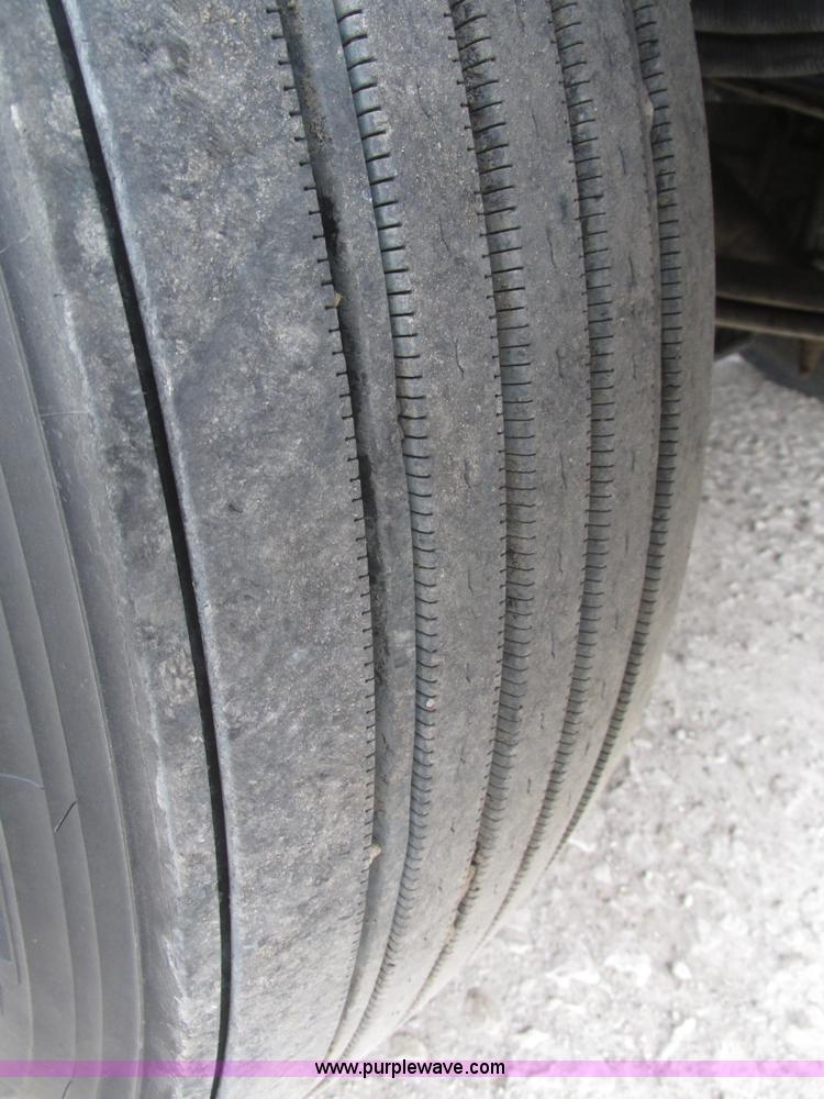 image for item J8979 2002 Peterbilt 379 semi truck