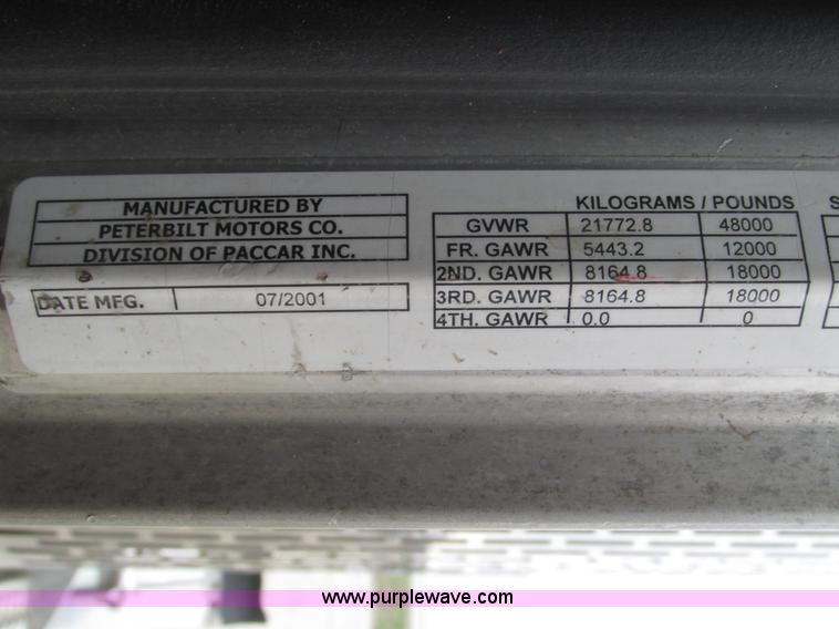 image for item J8979 2002 Peterbilt 379 semi truck