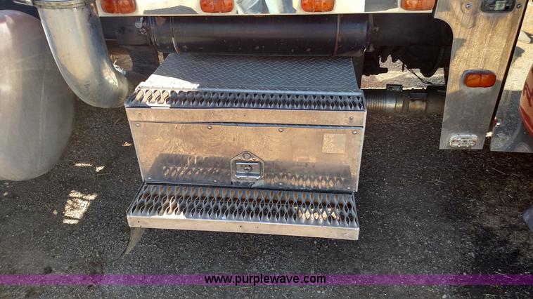 image for item K1235 1996 Peterbilt 379 semi truck