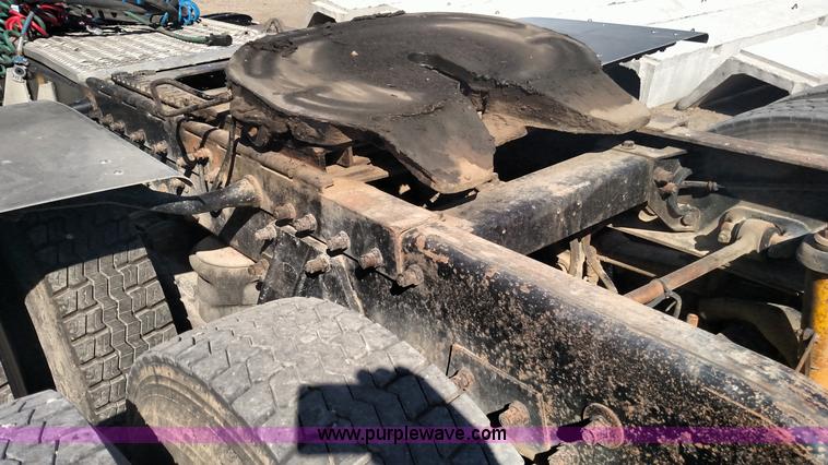 image for item K1235 1996 Peterbilt 379 semi truck