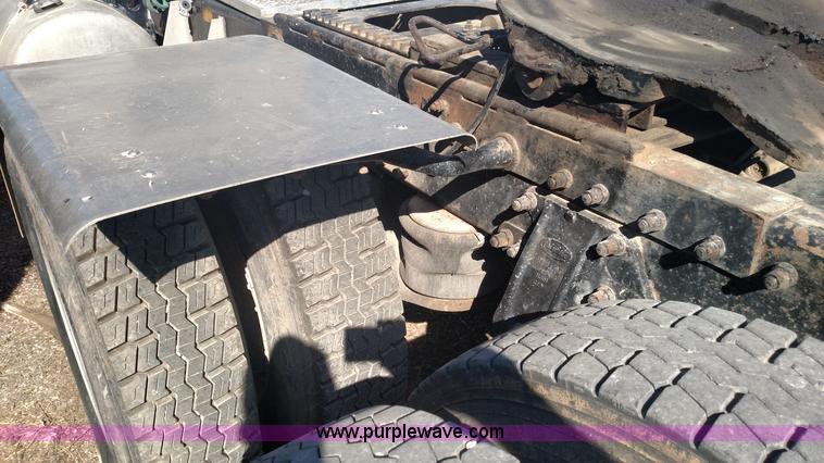 image for item K1235 1996 Peterbilt 379 semi truck