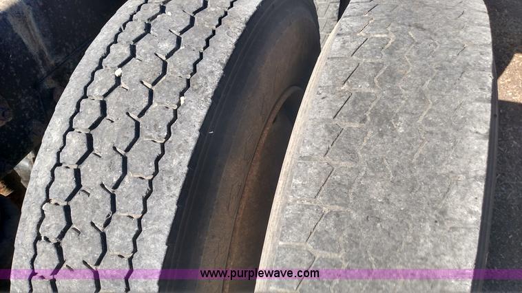 image for item K1235 1996 Peterbilt 379 semi truck