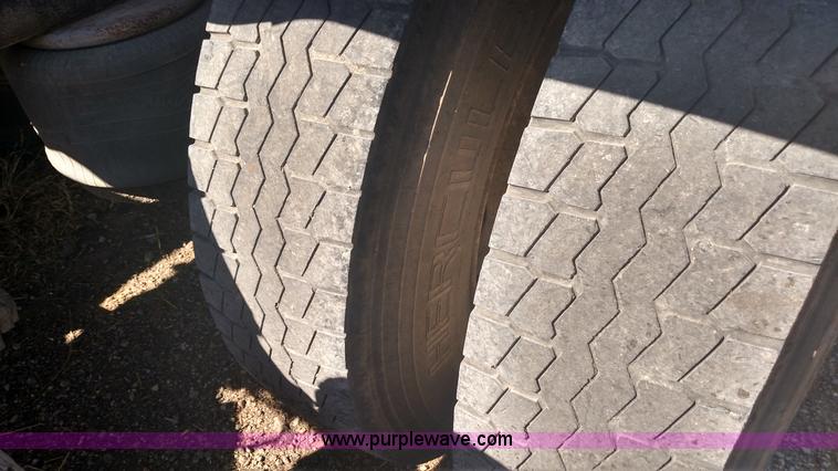 image for item K1235 1996 Peterbilt 379 semi truck