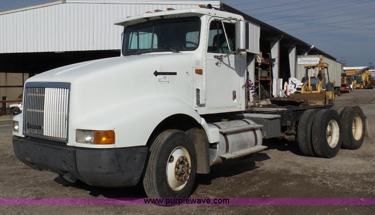 image for item K1287 1995 International 9400 semi truck