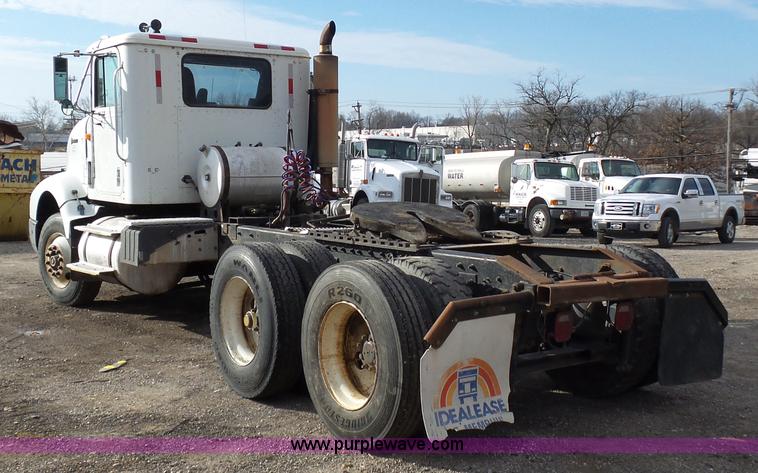 image for item K1287 1995 International 9400 semi truck